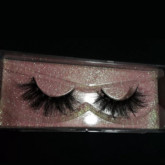 Fashion Lashes Black Strip False Eyelashes - Picture 4 of 4